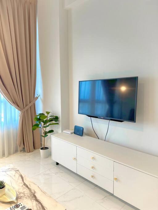 Netflix Two Bedroom Troika 118 Apartment Kota Bharu
