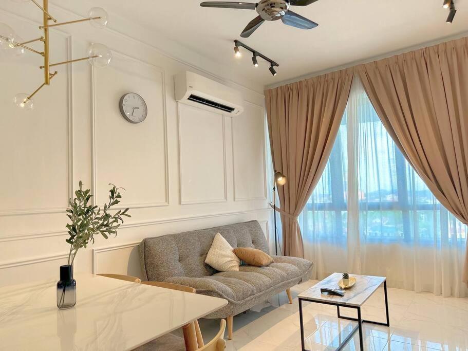 Netflix Two Bedroom Troika 118 * Kota Bharu