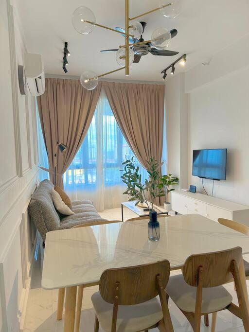 Netflix Two Bedroom Troika 118 * Kota Bharu