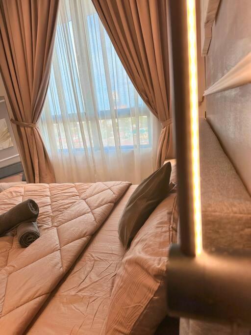 Netflix Two Bedroom Troika 118