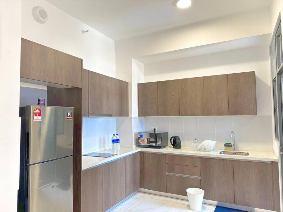 Netflix Two Bedroom Troika 118 Apartment